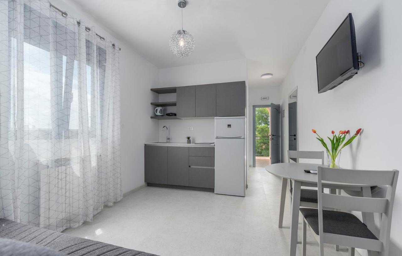 Apartments Zrnic Πόρετς Δωμάτιο φωτογραφία